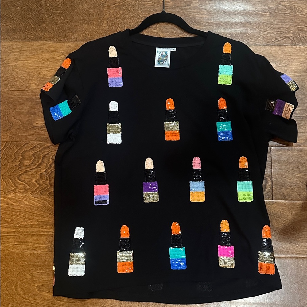 Queen Of Sparkles small Lipstick Tee NWOT